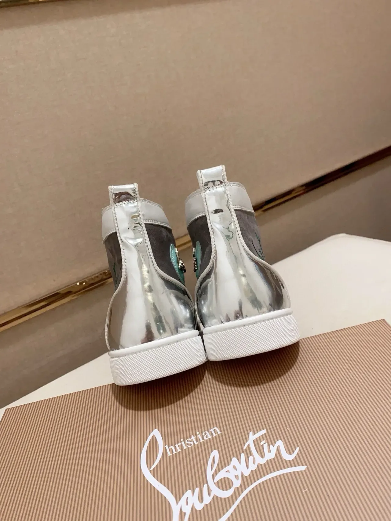 Christian Louboutin Sneakers Lifestyle Blanches Grises Hautes à Embouts Studded 8