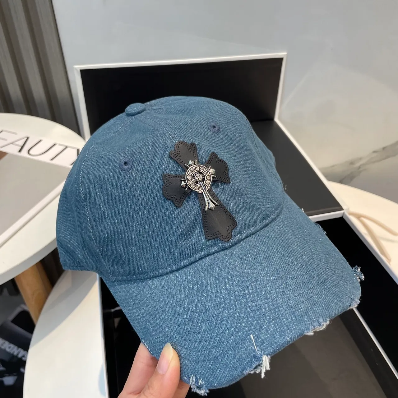 Chrome Hearts 十字交叉贴花破损牛仔棒球帽 4
