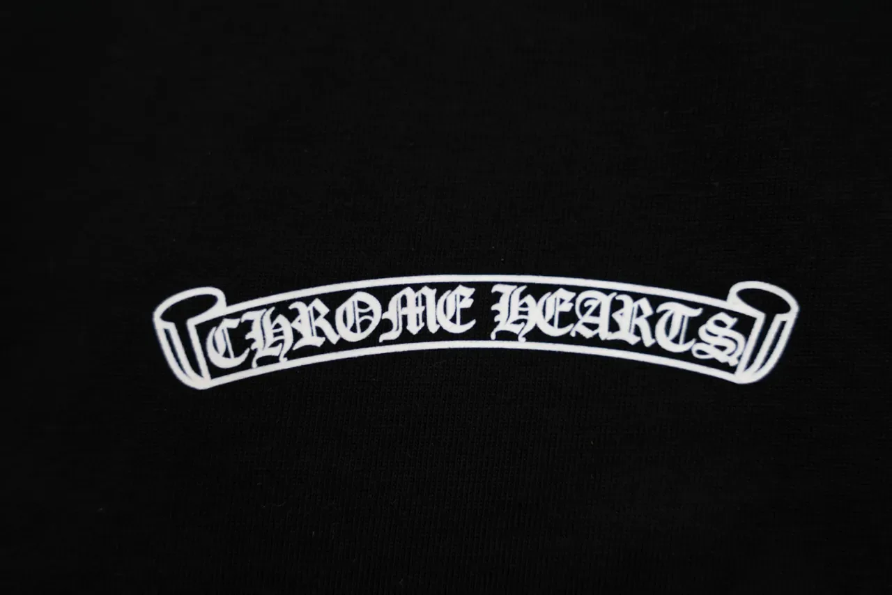 Chrome Hearts ফ্লুর-ডি-লিস এমব্রয়ডারি করা কালো টি-শার্ট 4