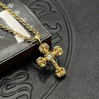 Chrome Hearts सज्जित गॉथिक क्रॉस पेवे क्रिस्टल गोल्ड टोन नेकलेस