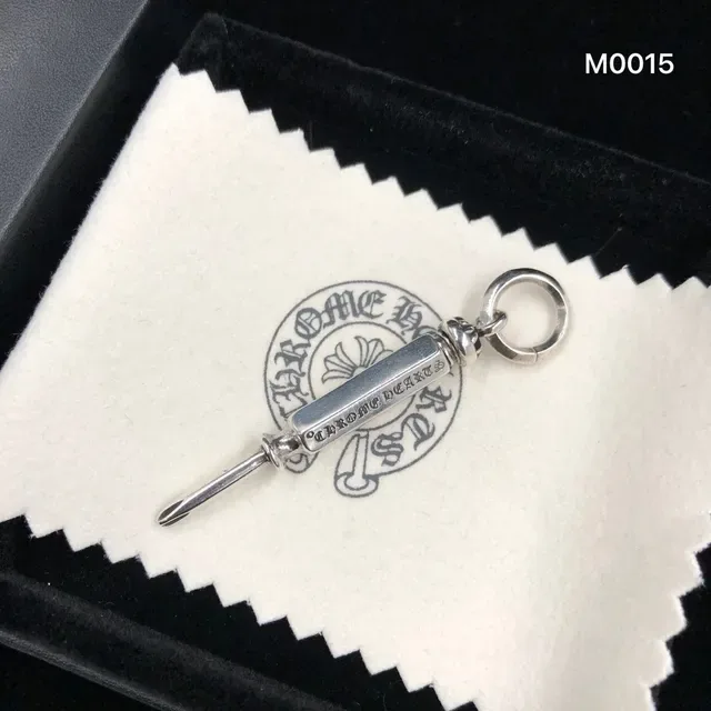 Chrome Hearts पेन-स्टाइल एंग्रेव्ड सिल्वर नेकलस 3