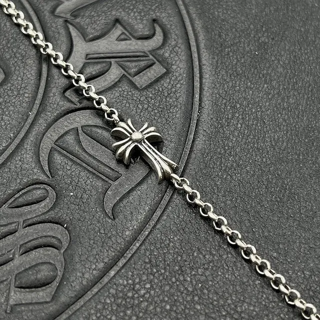 Chrome Hearts Chaîne oval-link argent et noir avec croix gothique pendentif bracelet 3