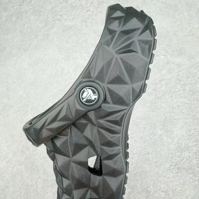 Crocs Echo Clog Noir Clog géométrique faceté 4