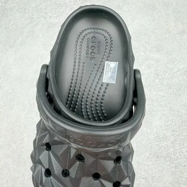 Crocs Echo Clog Noir Clog géométrique faceté 6