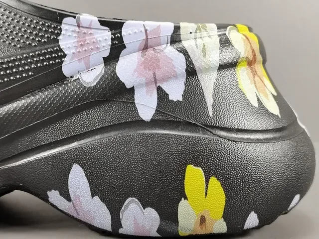 Crocs Echo Clog 花卉印花 黑色 平台凉鞋 6