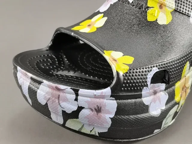 Crocs Echo Clog 花卉印花 黑色 平台凉鞋 9