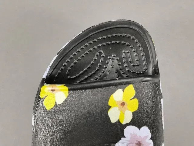 Crocs Echo Clog 花卉印花 黑色 平台凉鞋 10