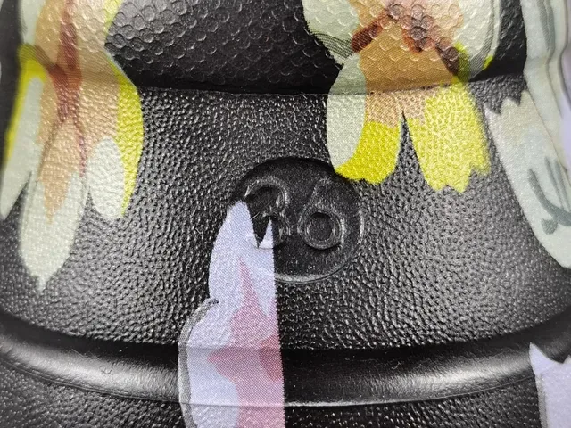 Crocs Echo Clog 花卉印花 黑色 平台凉鞋 12