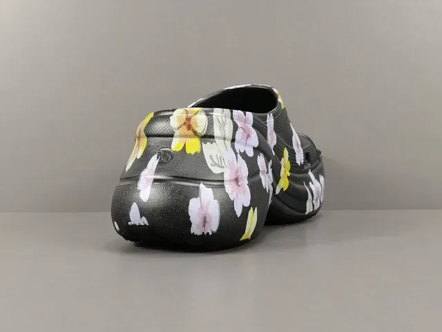 Crocs Echo Clog 花卉印花 黑色 平台凉鞋 14