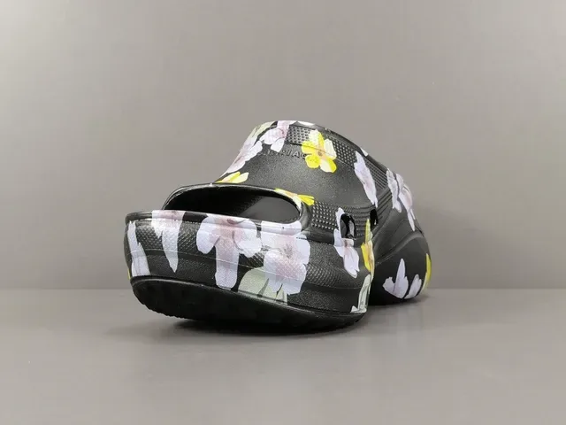 Crocs Echo Clog 花卉印花 黑色 平台凉鞋 15