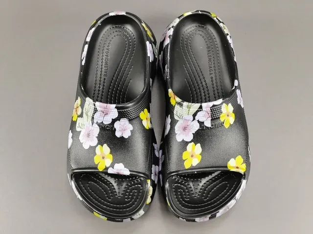 Crocs Echo Clog 花卉印花 黑色 平台凉鞋 16