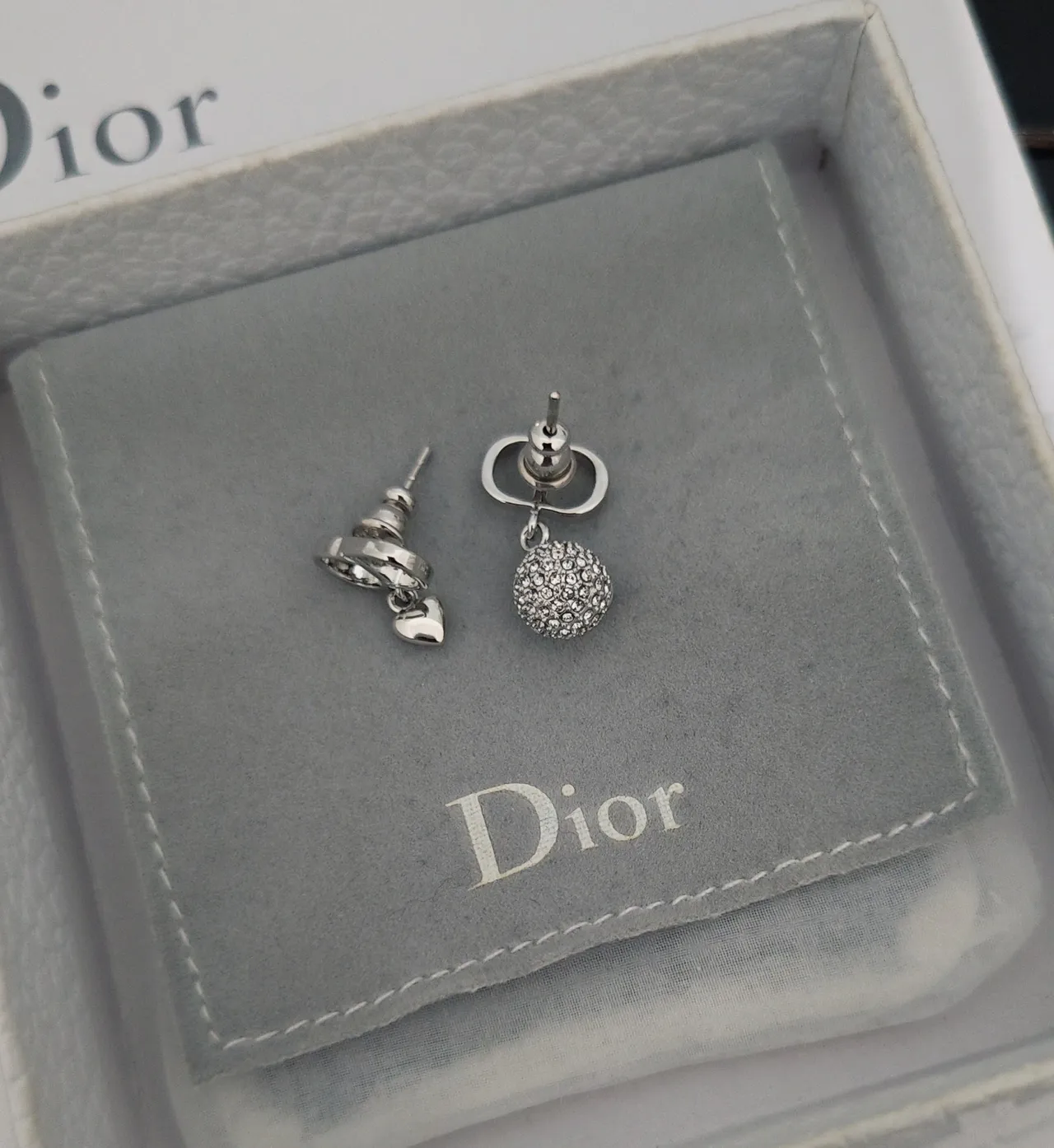 Dior Asymétriques Pavé Cristal et Charme Cœur Boucles d'Oreilles 2