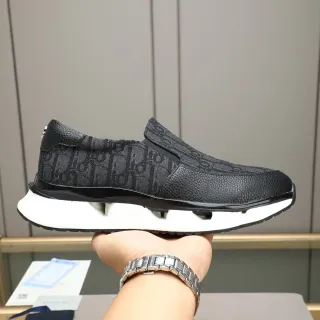 Dior 黑白印花帆布鞋面粒面皮革鞋头生活方式运动鞋
