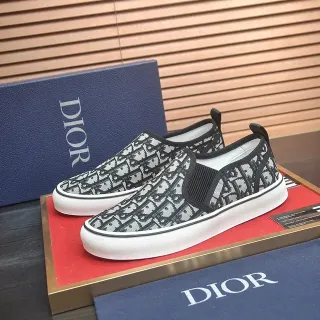 Dior काला और सफेद स्लिप-ऑन मॉनोग्राम कैनवास लाइफस्टाइल स्नीकर