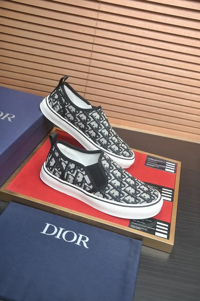 Dior কালো সাদা স্লিপ-অন মনোগ্রাম ক্যানভাস লাইফস্টাইল স্নিকার 4