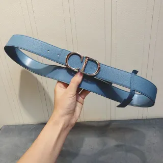 Ceinture en cuir intérieur brillant à texture de caillou bleu de Dior