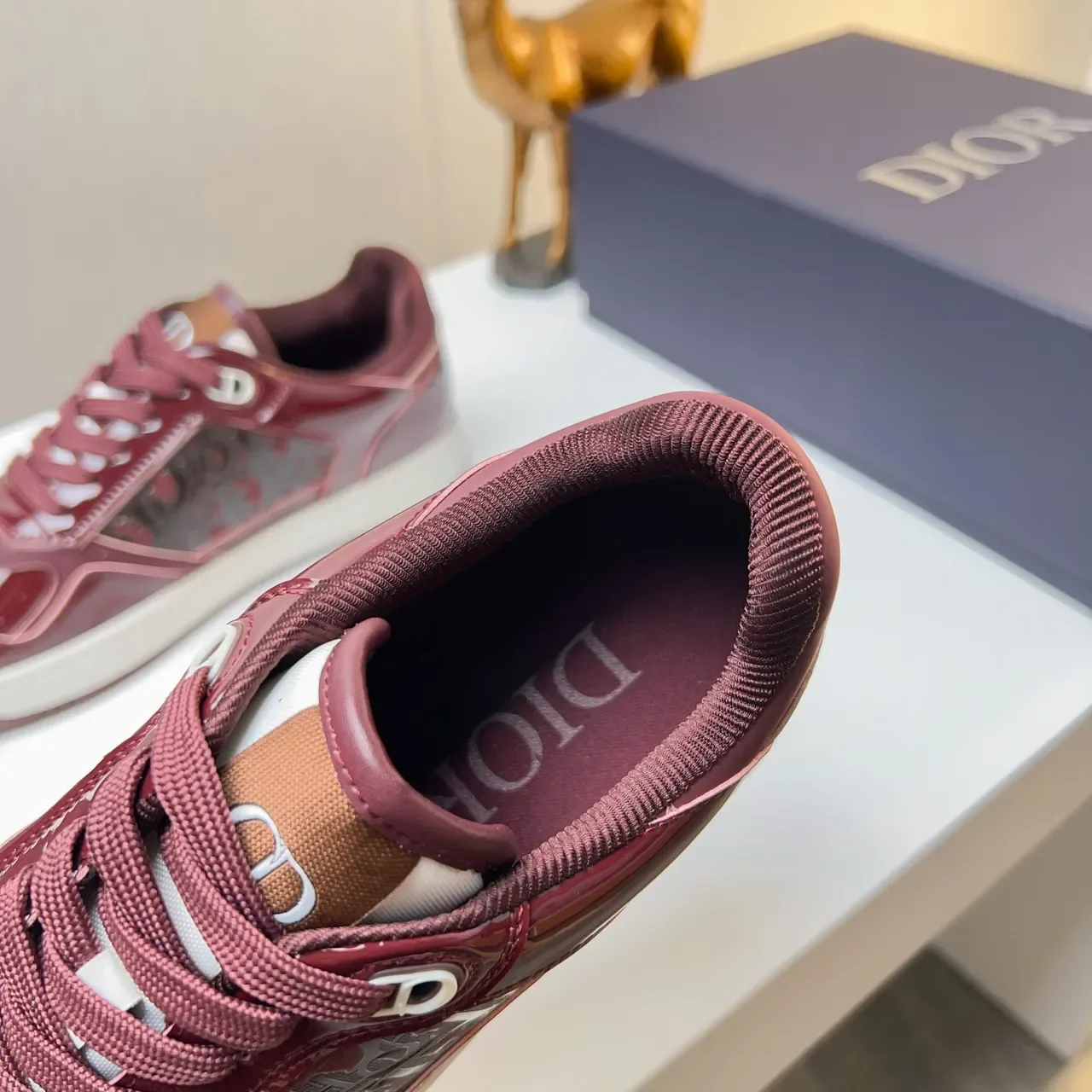 Dior 酒红白 亮面漆皮 侧面印花 生活运动鞋 3