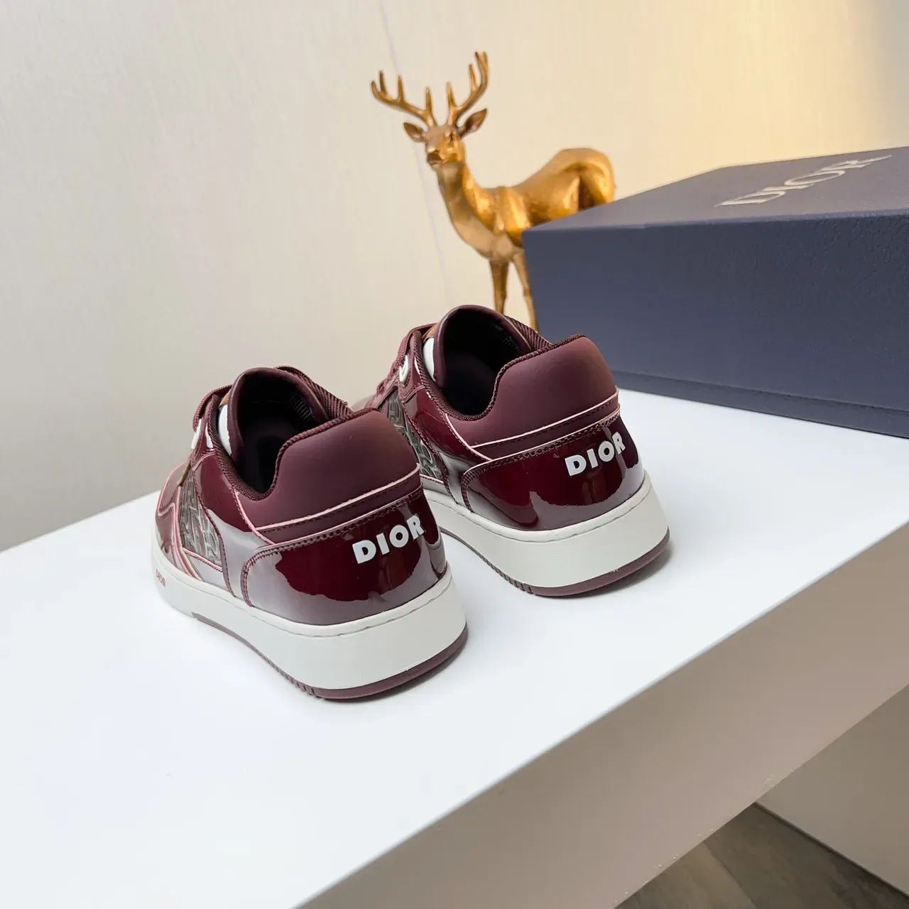 Dior 酒红白 亮面漆皮 侧面印花 生活运动鞋 5
