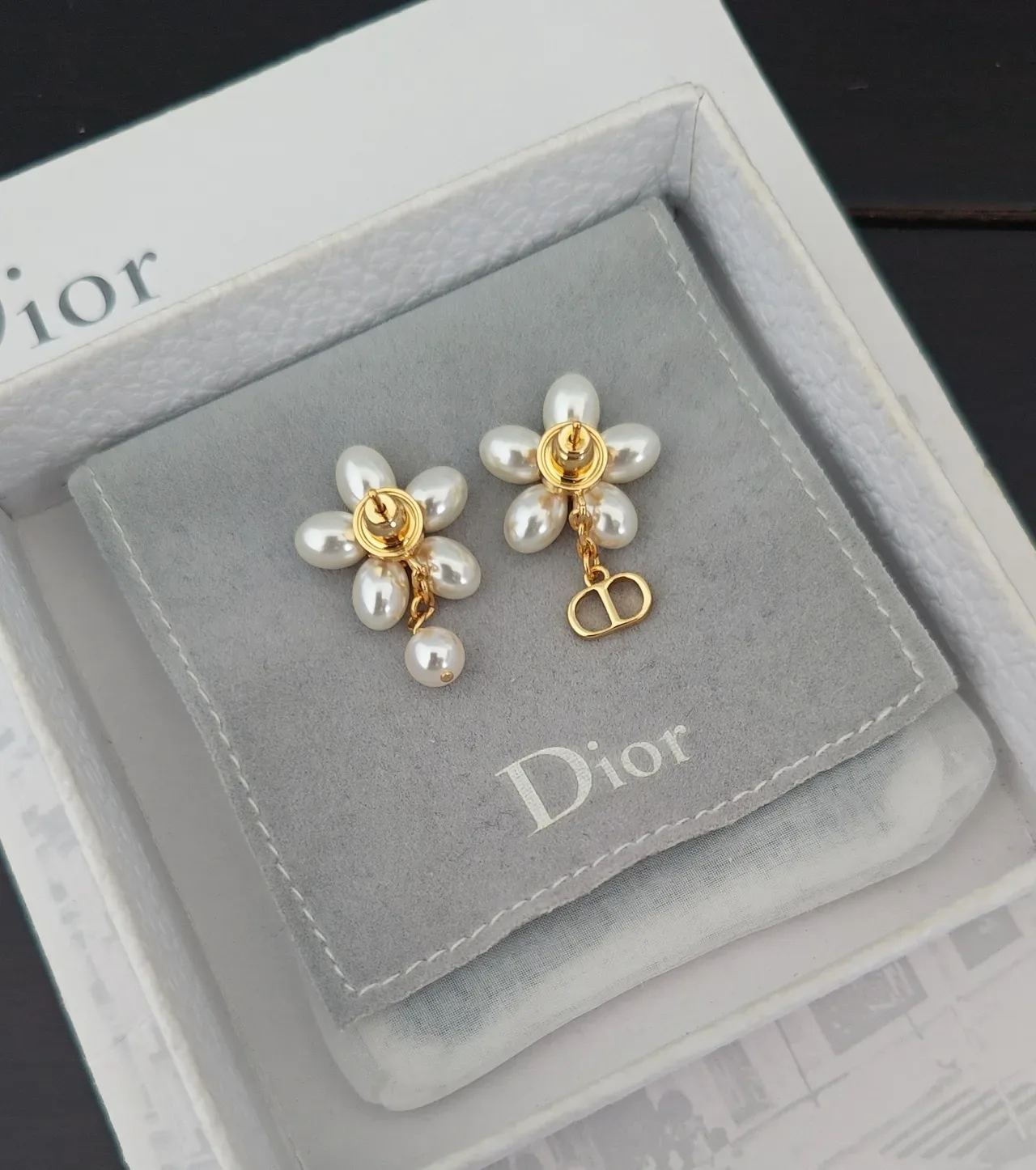 Dior Boucles d'Oreilles Floral Perle Doré Asymétriques 2