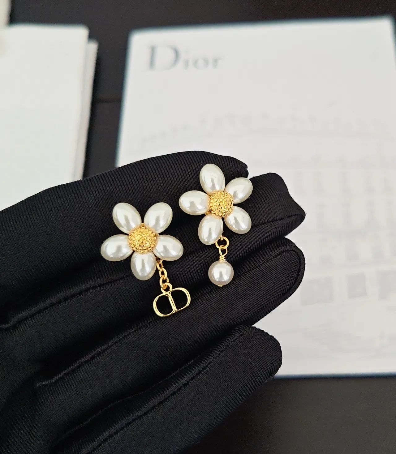 Dior Boucles d'Oreilles Floral Perle Doré Asymétriques 5