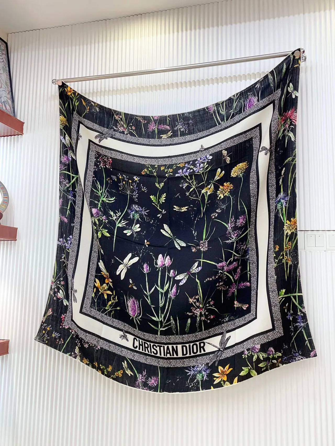 Dior Bufanda de Seda Negra con Estampado Floral 3