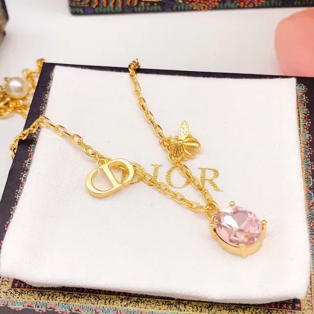 Dior ذهبي CD و تعويذة النحل حجر وردي قلادة 2