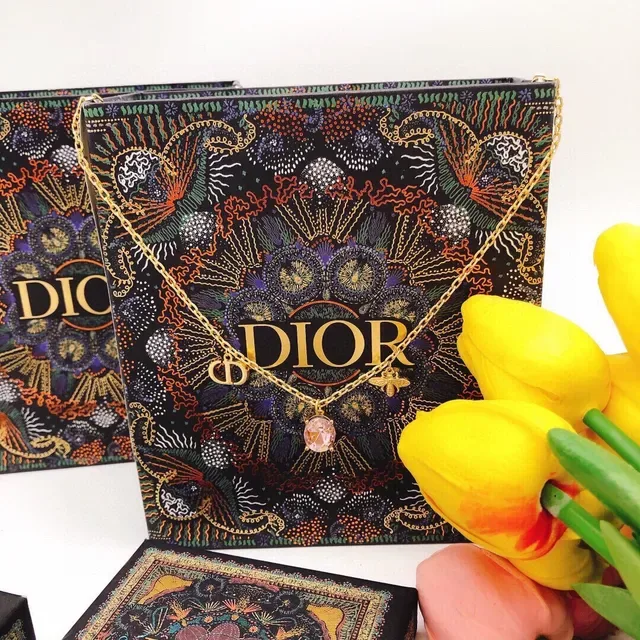 Dior ذهبي CD و تعويذة النحل حجر وردي قلادة 3