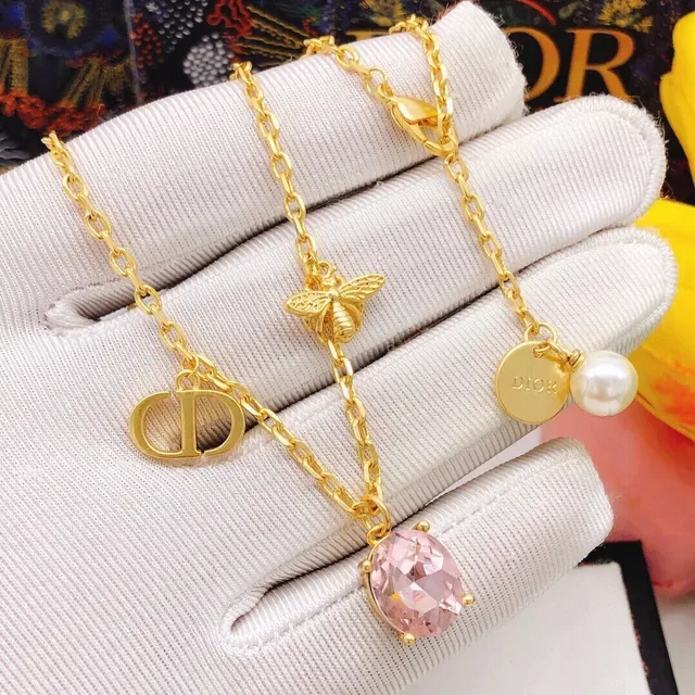 Dior ذهبي CD و تعويذة النحل حجر وردي قلادة 4