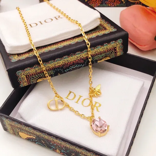 Dior ذهبي CD و تعويذة النحل حجر وردي قلادة 5