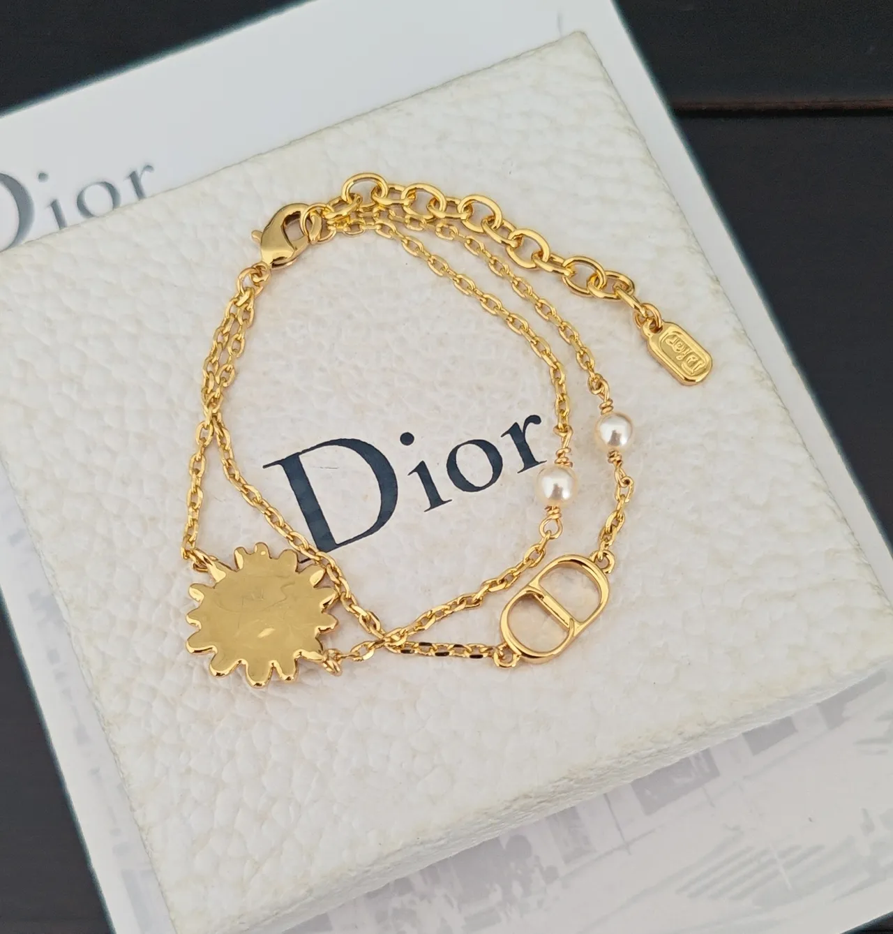 Dior Bracelet à chaîne double avec accents de perle en or blanc 3