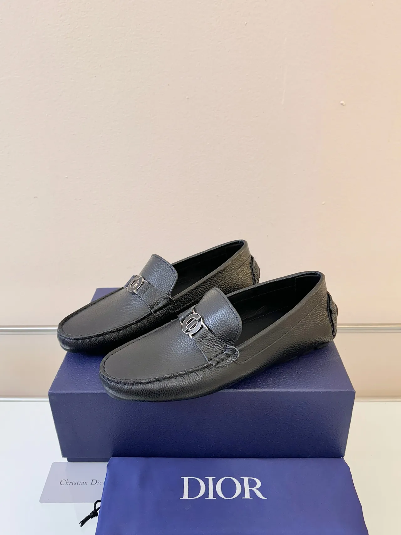 Dior Horsebit Mocasin de Cuero Negro con Textura Granulada, Slip-On 2