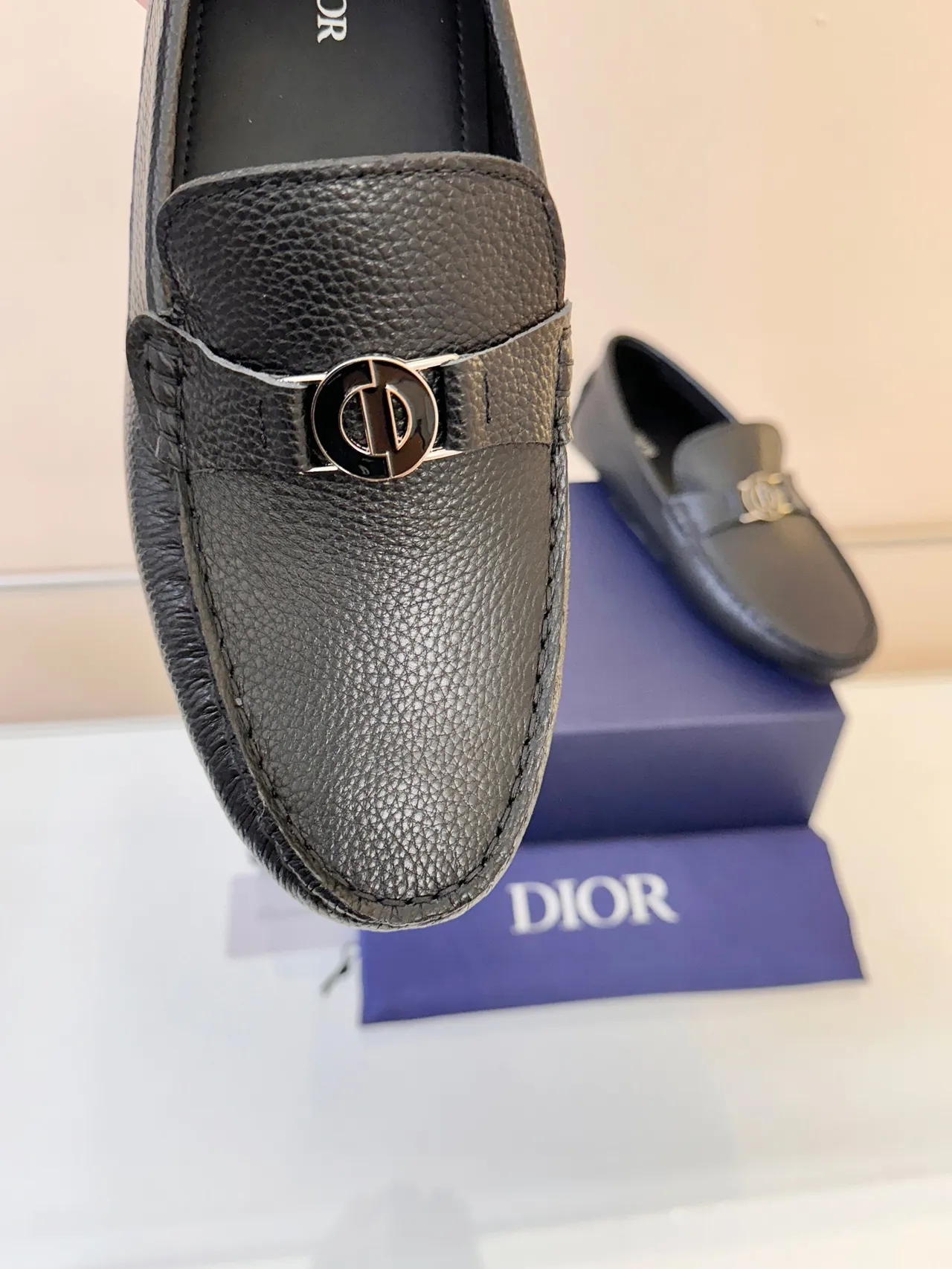 Dior Horsebit Mocasin de Cuero Negro con Textura Granulada, Slip-On 3