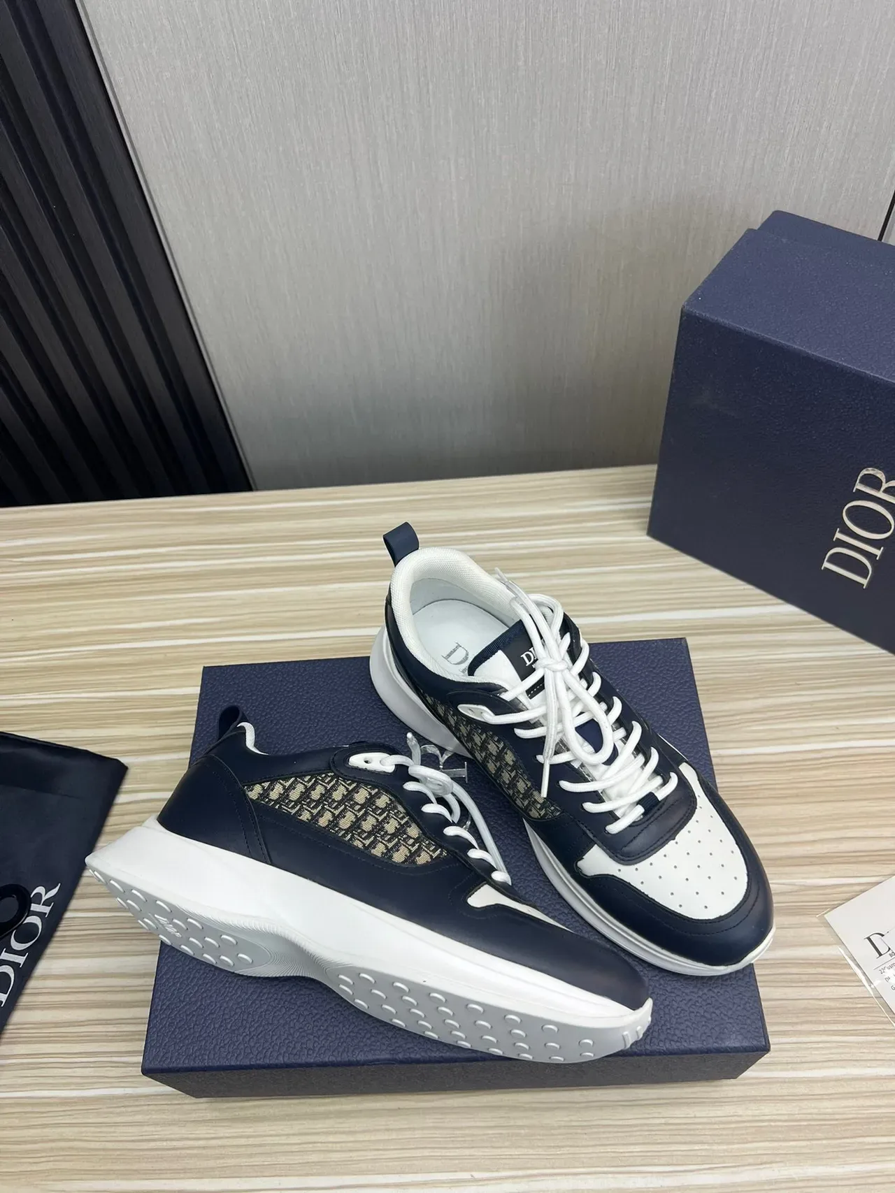 Dior Navy White لوحة نسيج مونوغرام غطاء الإصبع المثقوب سنيكرز أسلوب حياة 5