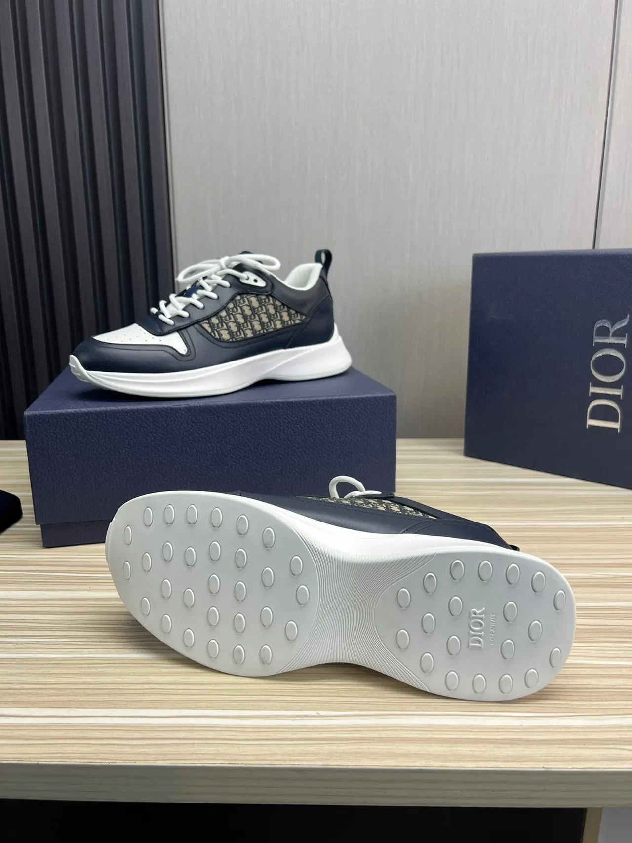 Dior Navy White لوحة نسيج مونوغرام غطاء الإصبع المثقوب سنيكرز أسلوب حياة 9