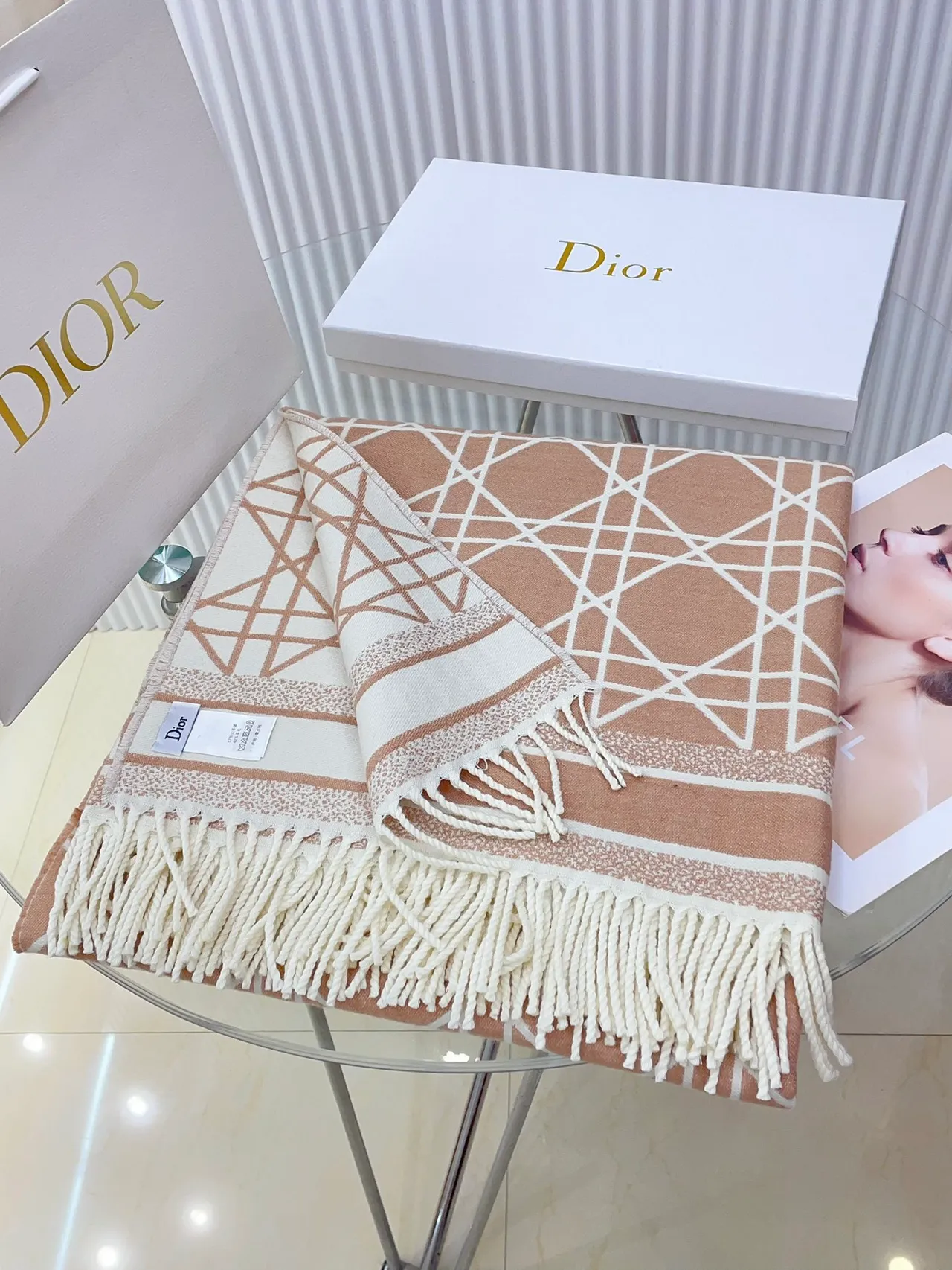 Bufanda Dior Oblique Geometric Lattice Beige y Blanco de Cachemira 5