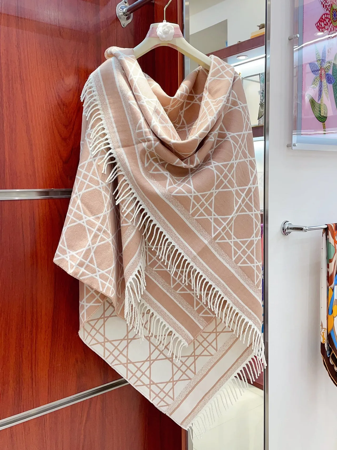 Bufanda Dior Oblique Geometric Lattice Beige y Blanco de Cachemira 7