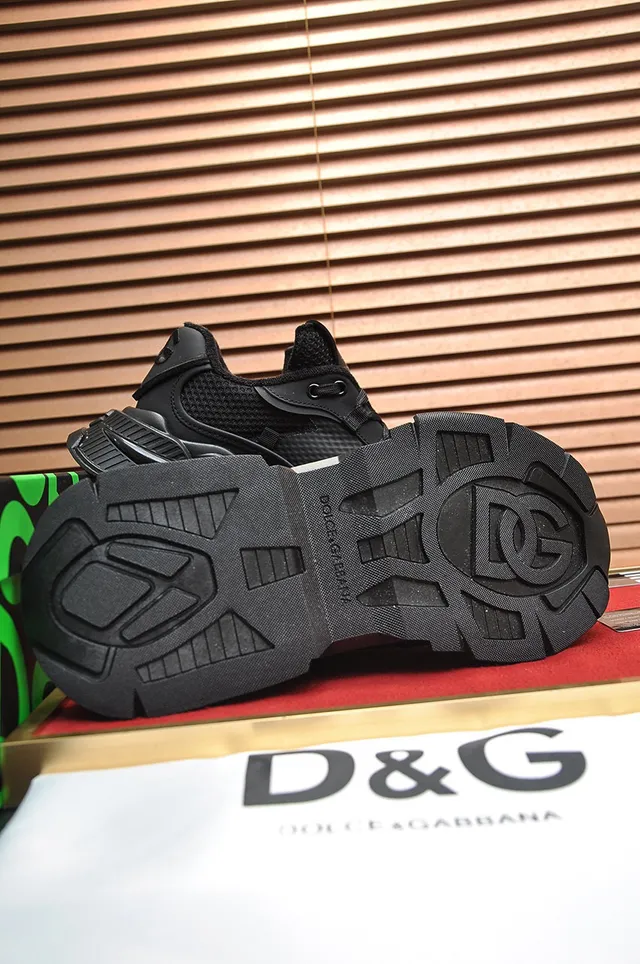 Dolce & Gabbana baskets noirs monocromatiques en matériau multiple sur la partie supérieure épaisses 4