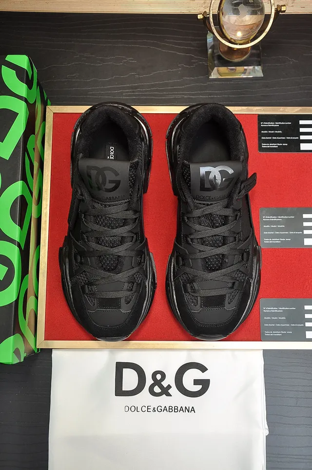Dolce & Gabbana baskets noirs monocromatiques en matériau multiple sur la partie supérieure épaisses 8
