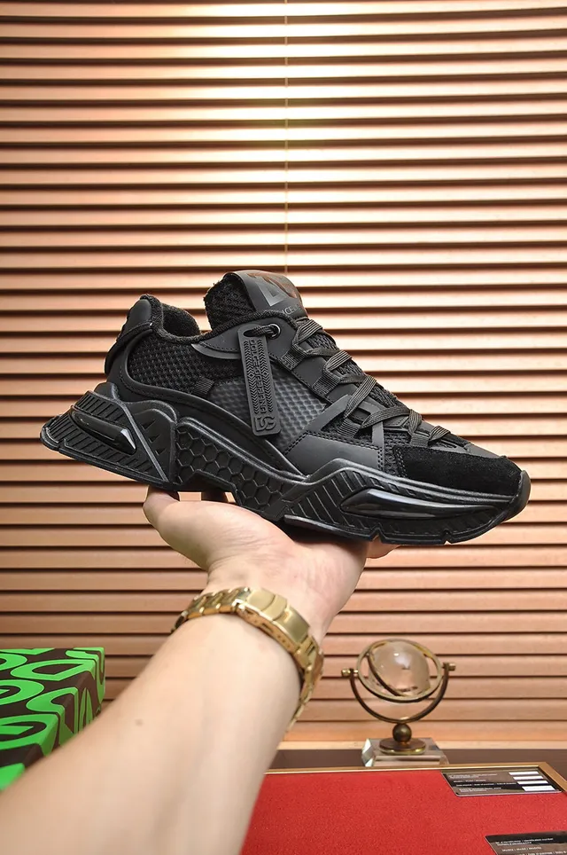 Dolce & Gabbana baskets noirs monocromatiques en matériau multiple sur la partie supérieure épaisses 9