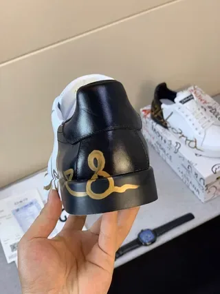 Dolce & Gabbana Portofino 白色黑色皮革鞋面 金色脚本标志 生活方式运动鞋 7