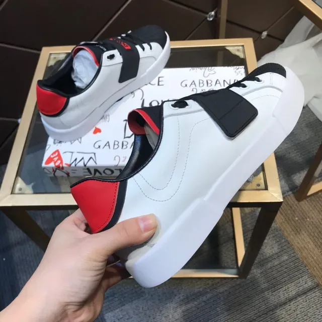 Dolce & Gabbana Zapatillas Lifestyle Blancas y Negras con Cierre de Correa y Punta Perforada 5