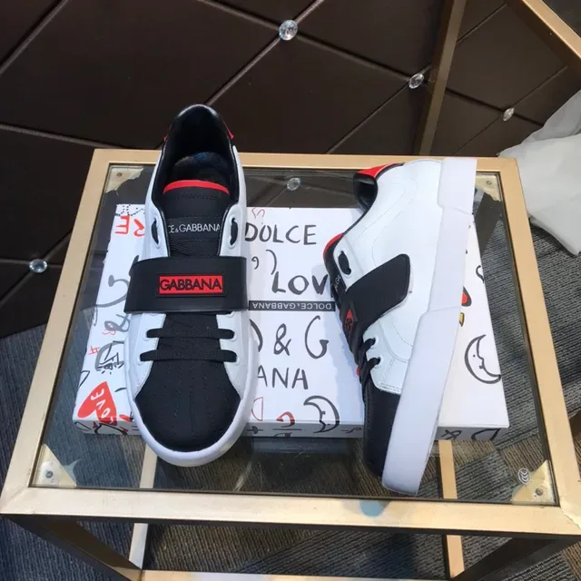 Dolce & Gabbana Zapatillas Lifestyle Blancas y Negras con Cierre de Correa y Punta Perforada 6