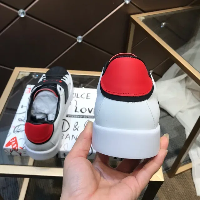 Dolce & Gabbana Zapatillas Lifestyle Blancas y Negras con Cierre de Correa y Punta Perforada 7