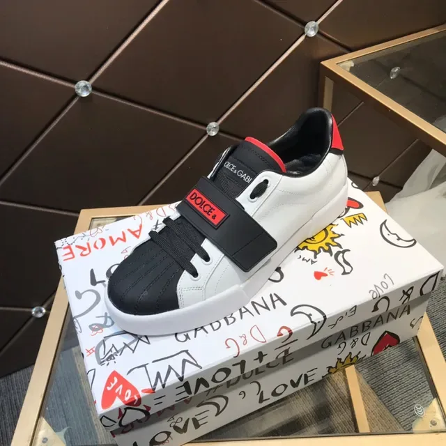 Dolce & Gabbana Zapatillas Lifestyle Blancas y Negras con Cierre de Correa y Punta Perforada 8