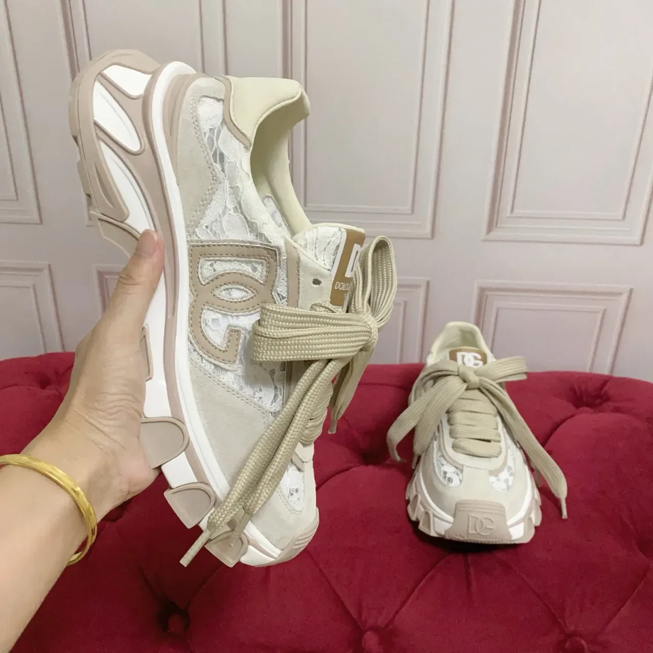 Dolce & Gabbana 米色白底蕾丝拼接厚底运动鞋 4
