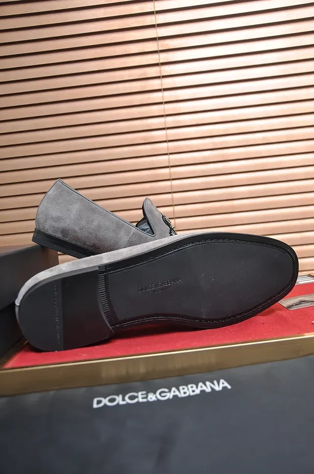 Dolce & Gabbana لوفر كرست مطروز رمادي أسود سويد 3