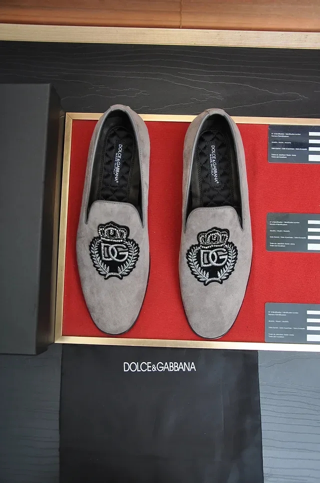 Dolce & Gabbana لوفر كرست مطروز رمادي أسود سويد 5