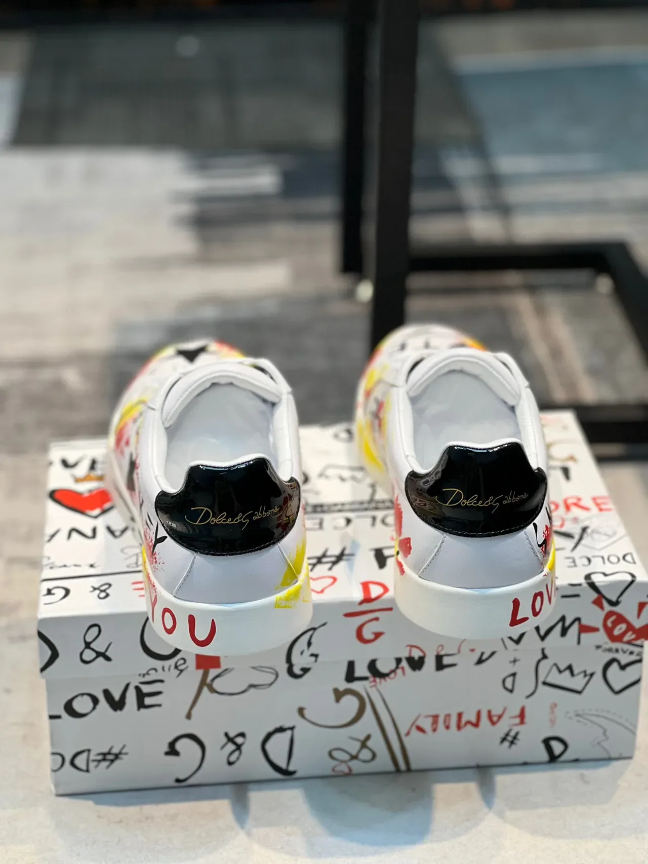 Dolce & Gabbana Graffiti-Print सादा हलुद लाल कालो लाइफस्टाइल स्निकार 2