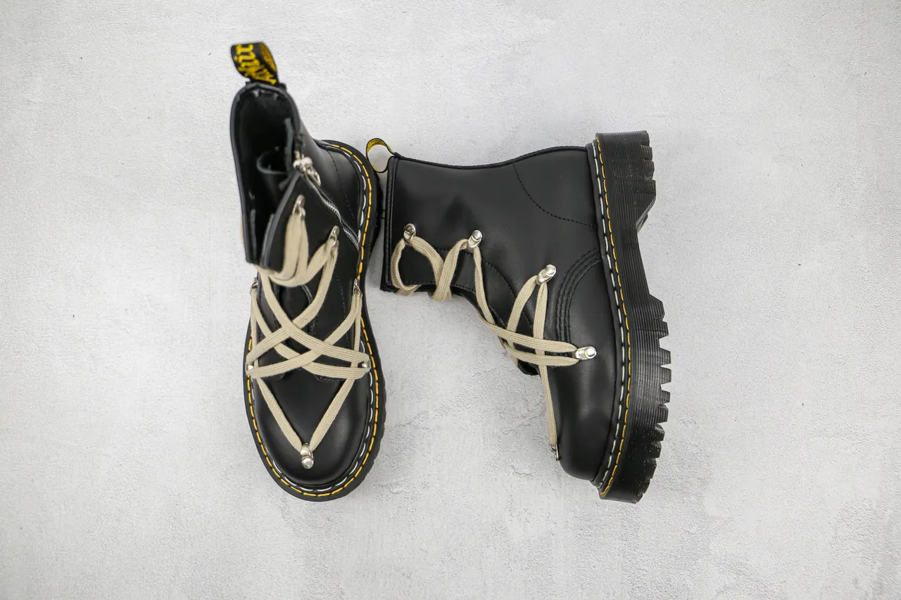 Dr. Martens কালো বেইজ স্মুথ লেদার লেস মার্টিন বুটস 8