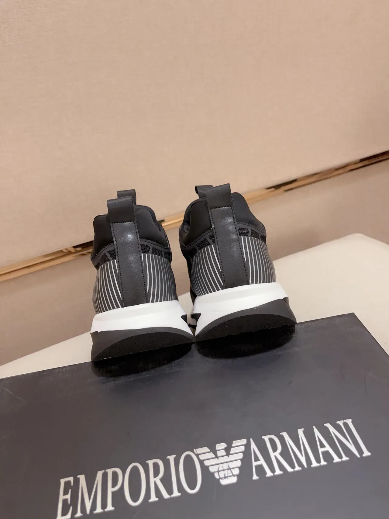 Emporio Armani 黑色银色针织网面鞋面集成系带锁生活方式运动鞋 3
